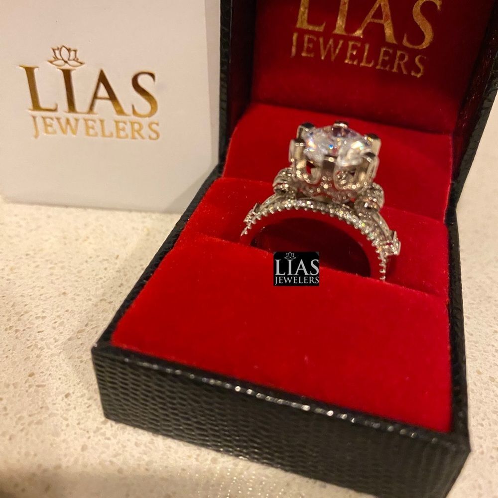 New 18k white gold wedding ring set